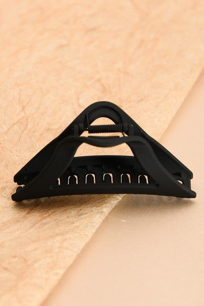 Laura curved triangle claw clips
