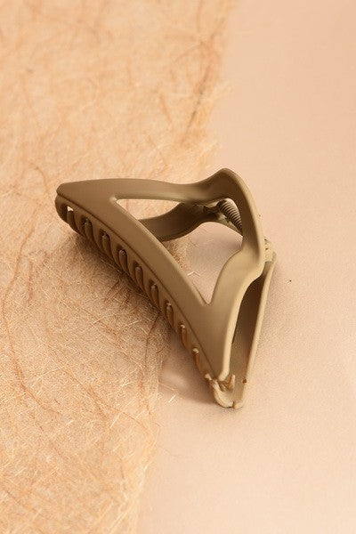 Laura curved triangle claw clips