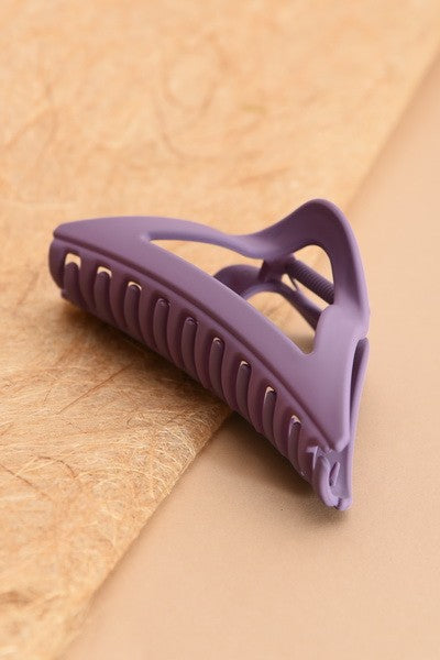 Laura curved triangle claw clips