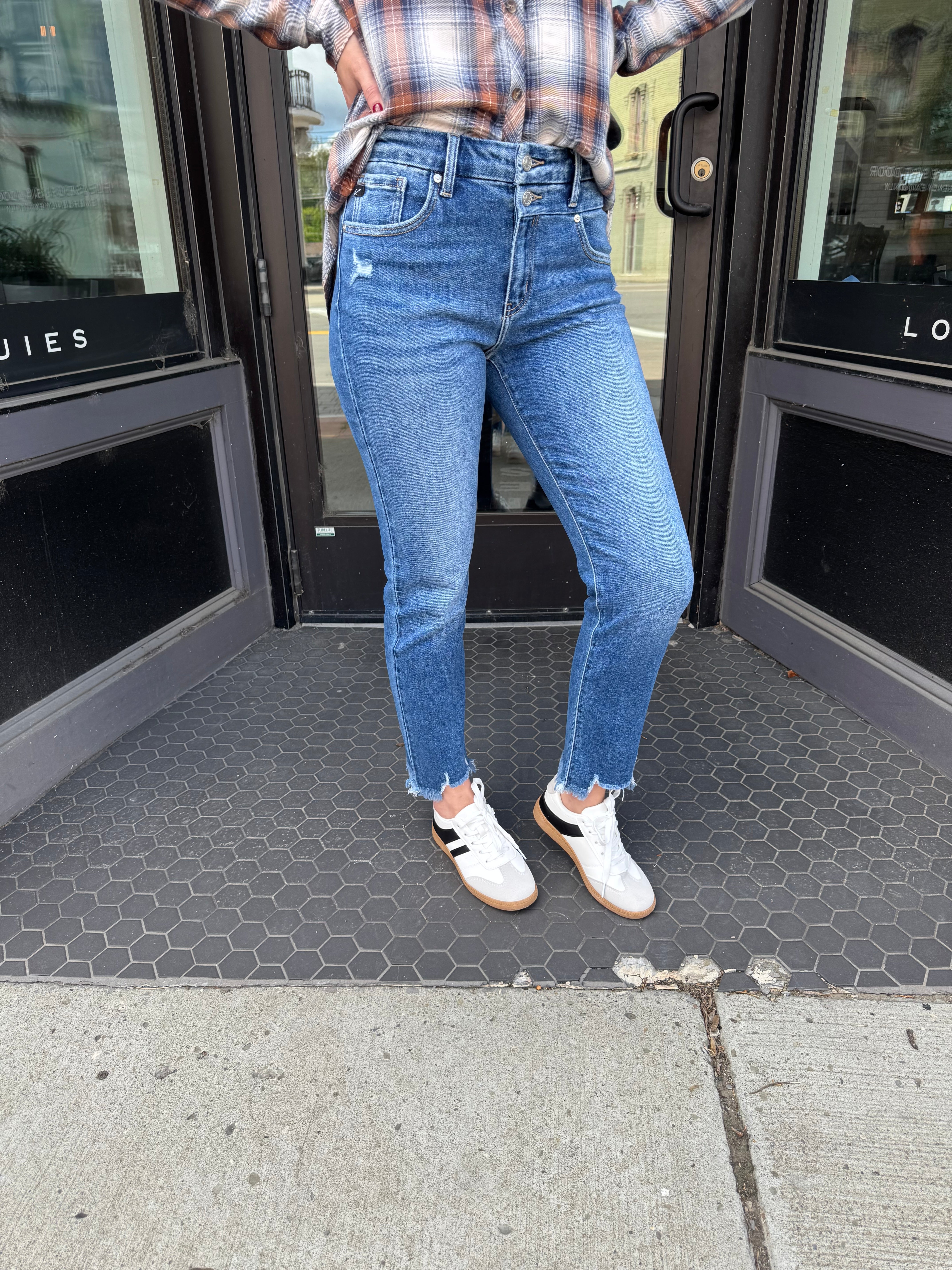 Kan Can Distressed Ankle Straight Jean